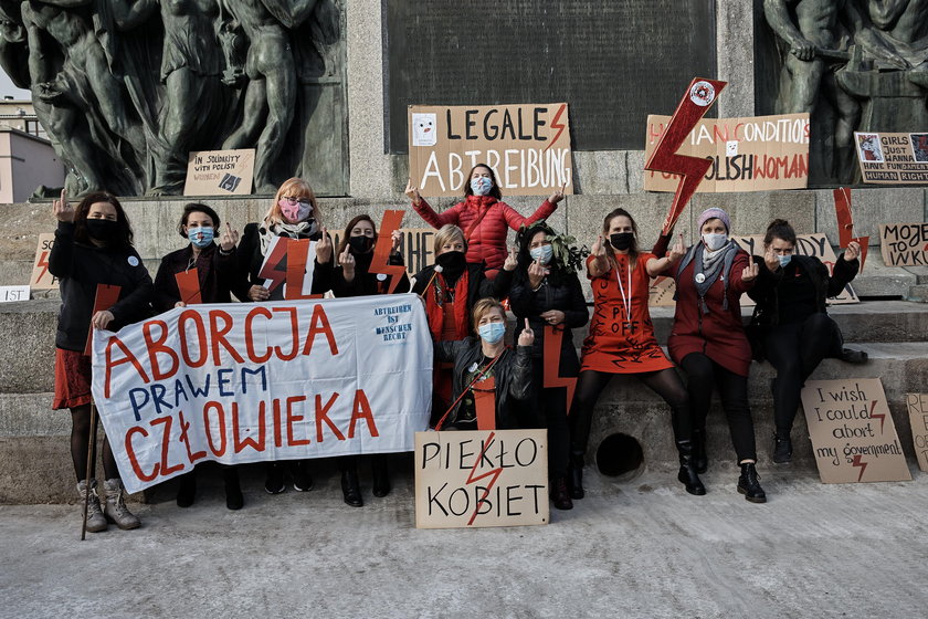 Kobiety w Brnie wspierają polski Strajk Kobiet