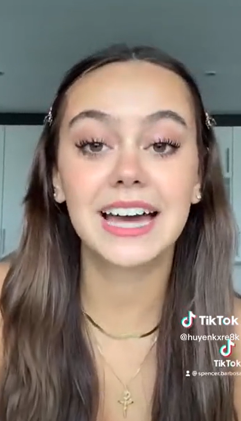 Spencer normalizuje prirodzené podoby ženského tela.
