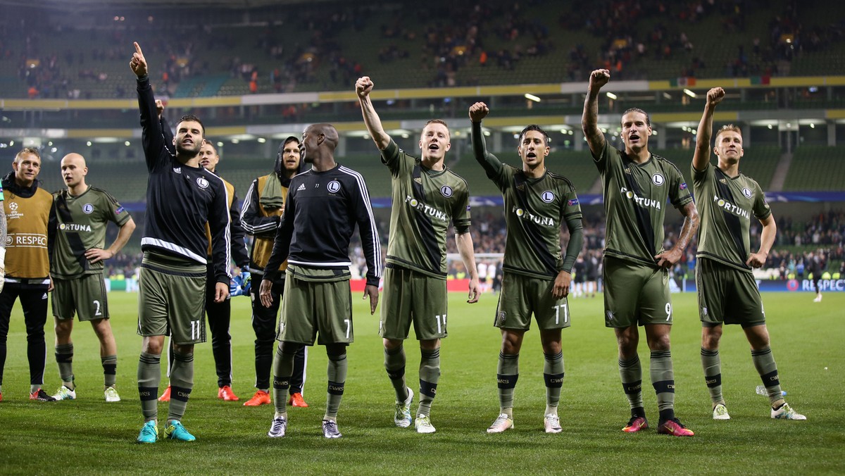 Legia Warszawa jest o krok od awansu polskiego klubu do Ligi Mistrzów. W pierwszym meczu mistrzowie Polski wygrali z Dundalk FC 2:0 i tylko katastrofa sprawiłaby, że nie zagrają w fazie grupowej elitarnych rozgrywek. Dla klubu oznacza to ogromny zastrzyk pieniędzy. UEFA za udział w LM zapłaci stołecznej drużynie aż 12,7 mln euro. Właściciele sowicie wynagrodzą piłkarzy za historyczny sukces, powrót do elity po 20 latach nieobecności. Według naszych informacji zawodnicy dostaną do podziału aż 20 procent tej kwoty, czyli 2,5 mln euro. To ponad 10,5 mln złotych premii!