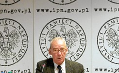 Prof. Andrzej Paczkowski o trwającej bezkrwawej rewolucji: Dyskredytacja Wałęsy jest elementem walki politycznej