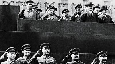 Michaił Tuchaczewski i marszałkowie ZSRR, parada wojskowa