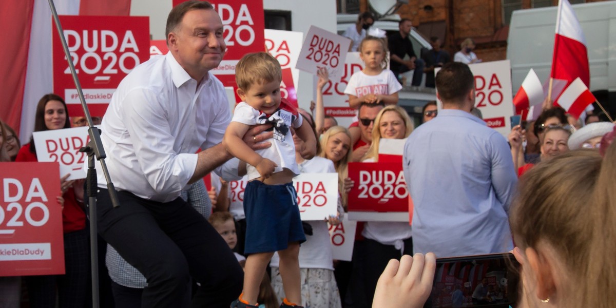 Zagraniczne media gospodarcze podkreślają, że Polska po wyborach prezydenckich pozostaje trwale podzielone, a partia władzy nie ma żadnych teraz oporów aby dokończyć swoją rewolucję.