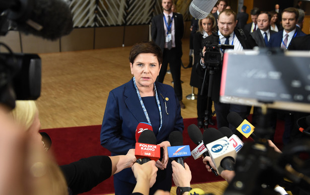 Premier stwierdziła też, że jeśli to, co wydarzyło się w czwartek na szczycie UE w Brukseli określane jest mianem porażki, to ona stawia pytanie, czyja to jest porażka