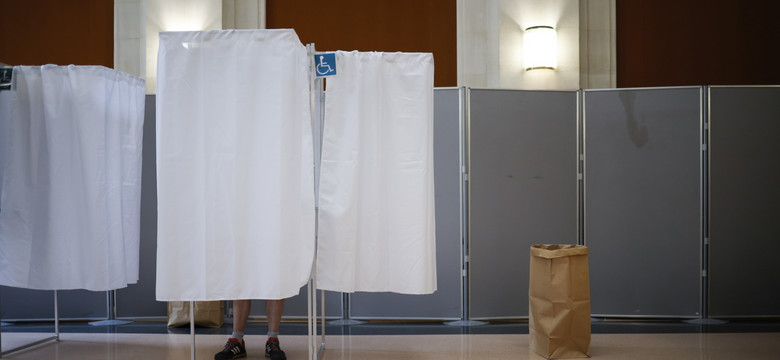 Francja wybiera parlament. Do południa zagłosowało 18,99 proc. uprawnionych