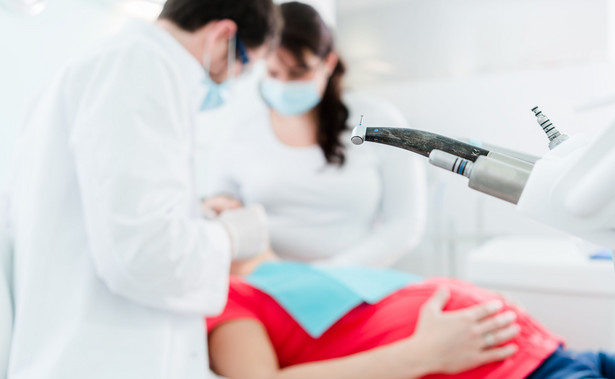 W ciąży u stomatologa – fakty i mity