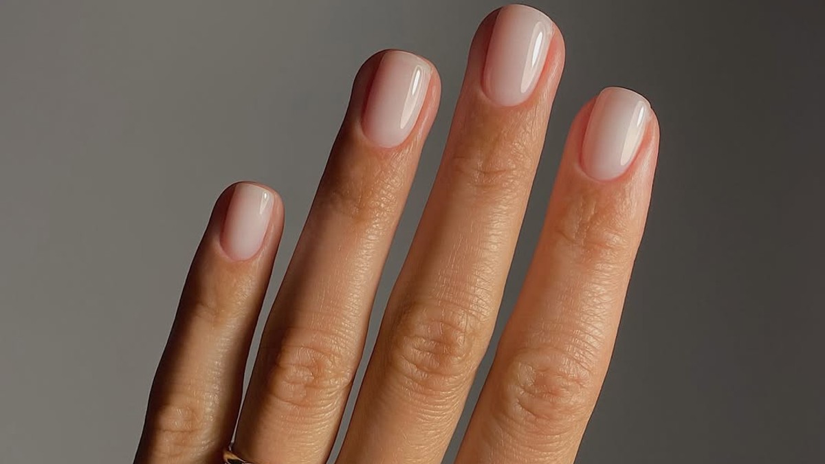 Cloud Dancer nokti su najpopularniji zimski manikir