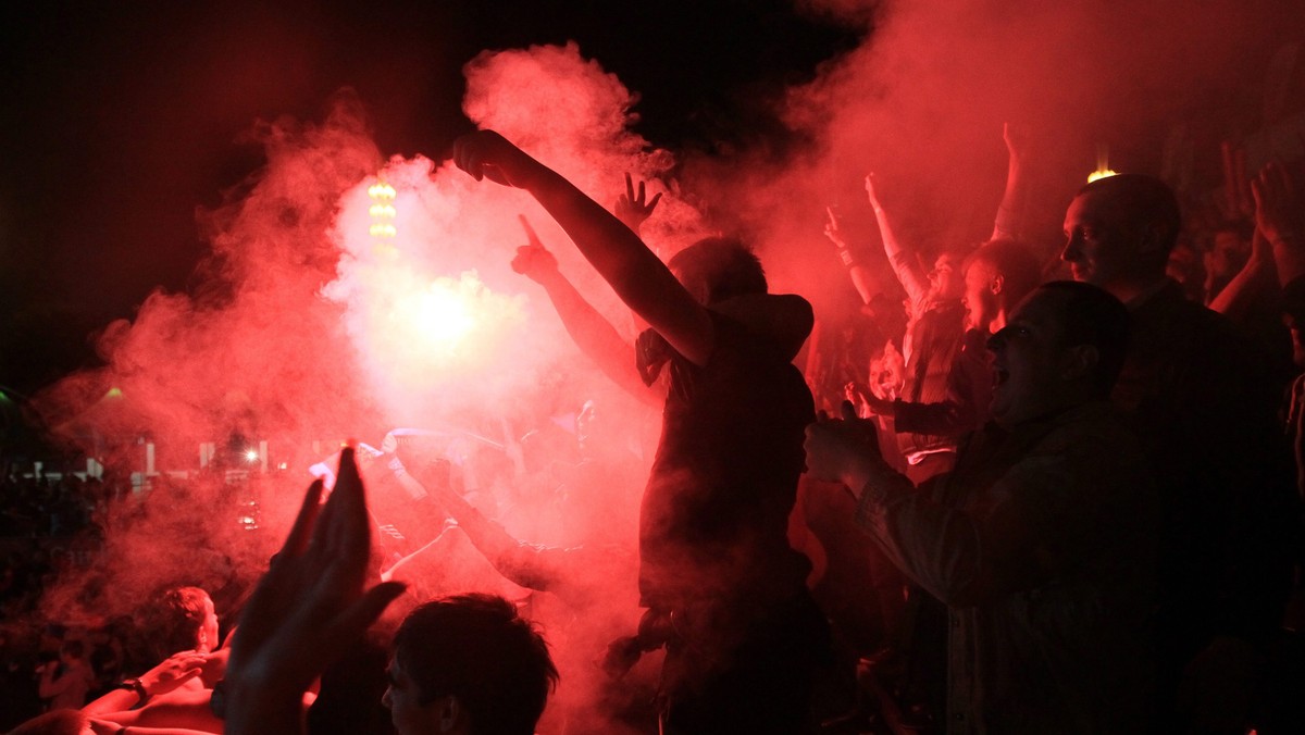 We Wrocławiu doszło do ataku rosyjskich pseudokibiców na pracowników ochrony stadionu i stewardów UEFA. Do zdarzenia doszło po meczu Rosja — Czechy. Rzecznik Komendy Głównej Policji insp. Mariusz Sokołowski powiedział, że trwa ustalanie ich tożsamości.