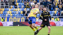 arka pokonała gks katowice. legia znów w strefie spadkowej