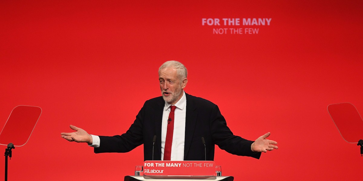 Jeremy Corbyn tells May to step down and let him rescue Brexit