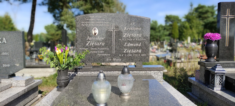 Jarosław Ziętara ma symboliczny grób na cmentarzu w rodzinnej Bydgoszczy