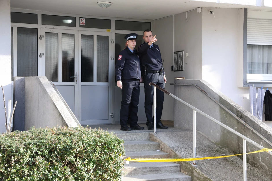 Ulaz u zgradu u kojoj je živeo Zvonimir