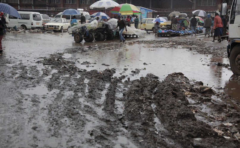 DUR BRZUSZNY CORAZ TRUDNIEJSZY DO OPANOWANIA W ZIMBABWE