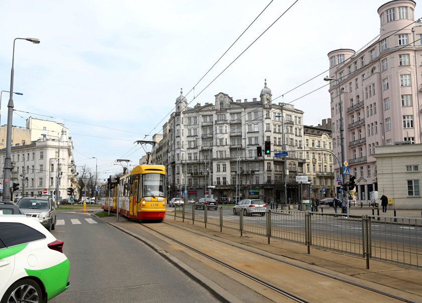 Zwężą jezdnię na Placu Unii Lubelskiej