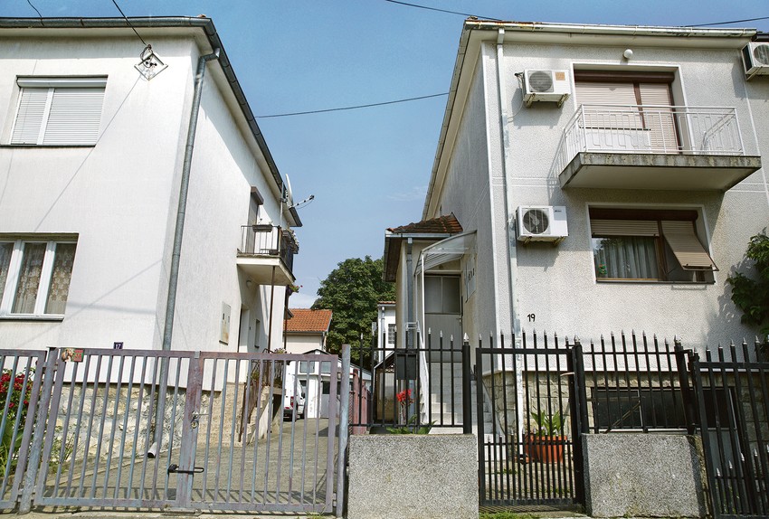 Ograda ih je delila, ali bliskost Jelene sa staricom Majdom bio je samo privid