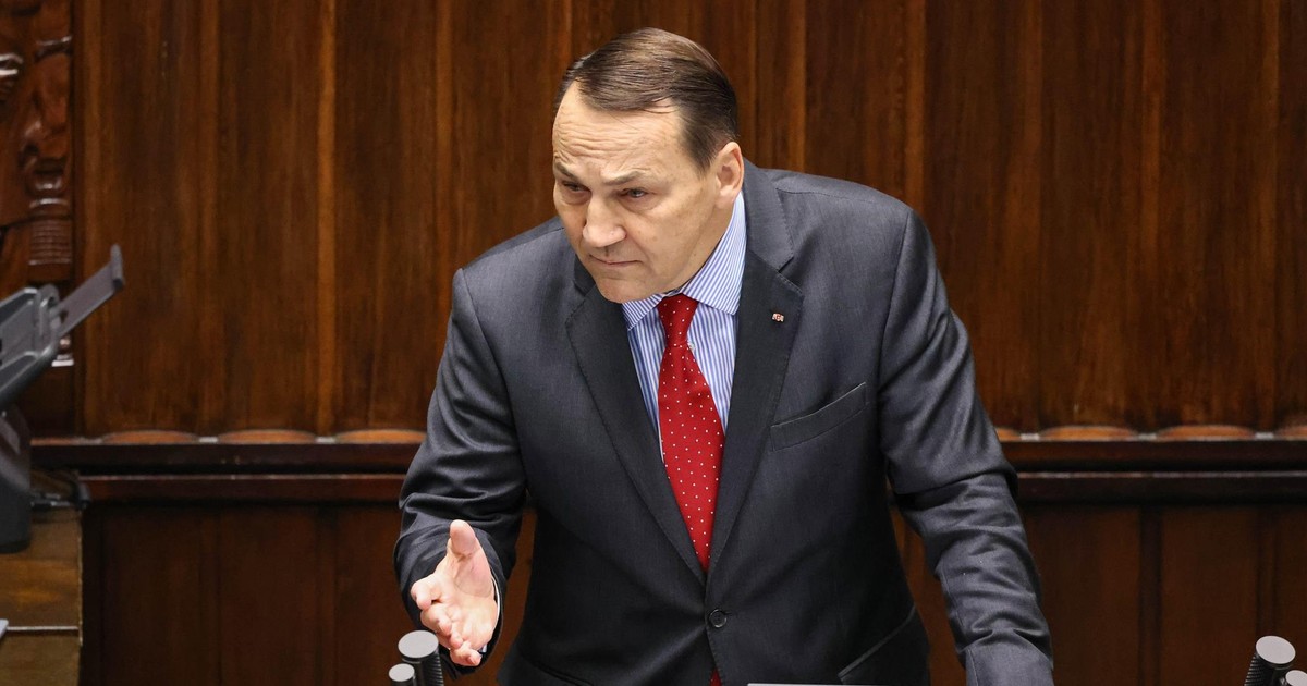 Sikorski ujawnił, ile Polska wyda na pomoc dla Ukrainy do końca roku