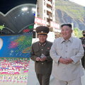 Dlaczego Kim Dzong Un ma taką "fryzurę"? Tajemnice codzienności w Korei Północnej