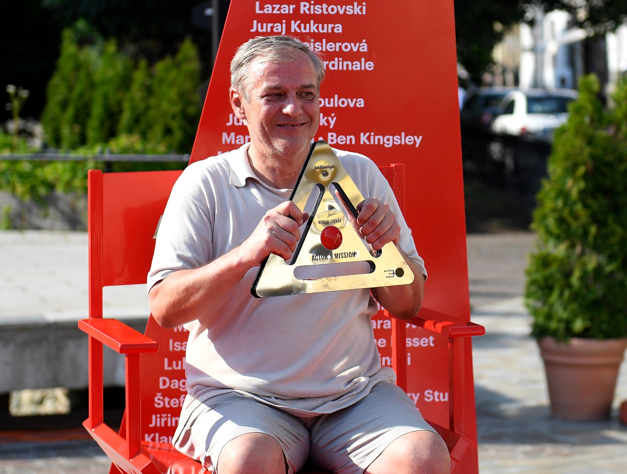 Herec Roman Luknár si prevzal cenu Hercova misia za mimoriadny prínos hereckému umeniu na košickom filmovom festivale Art Film Fest.