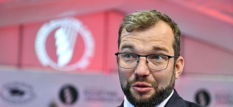 Puda zwolnił urzędnika za brak obsługi VIP na lotnisku? Odpowiedź resortu rolnictwa