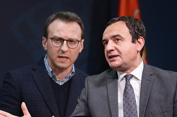 "KURTI NASTAVLJA DA PROVOCIRA I KRŠI PRAVA SRBA" Petković o skidanju srpskih zastava u Gračanici uoči Vaskrsa: "Dokazao je da ne želi mir" (VIDEO)