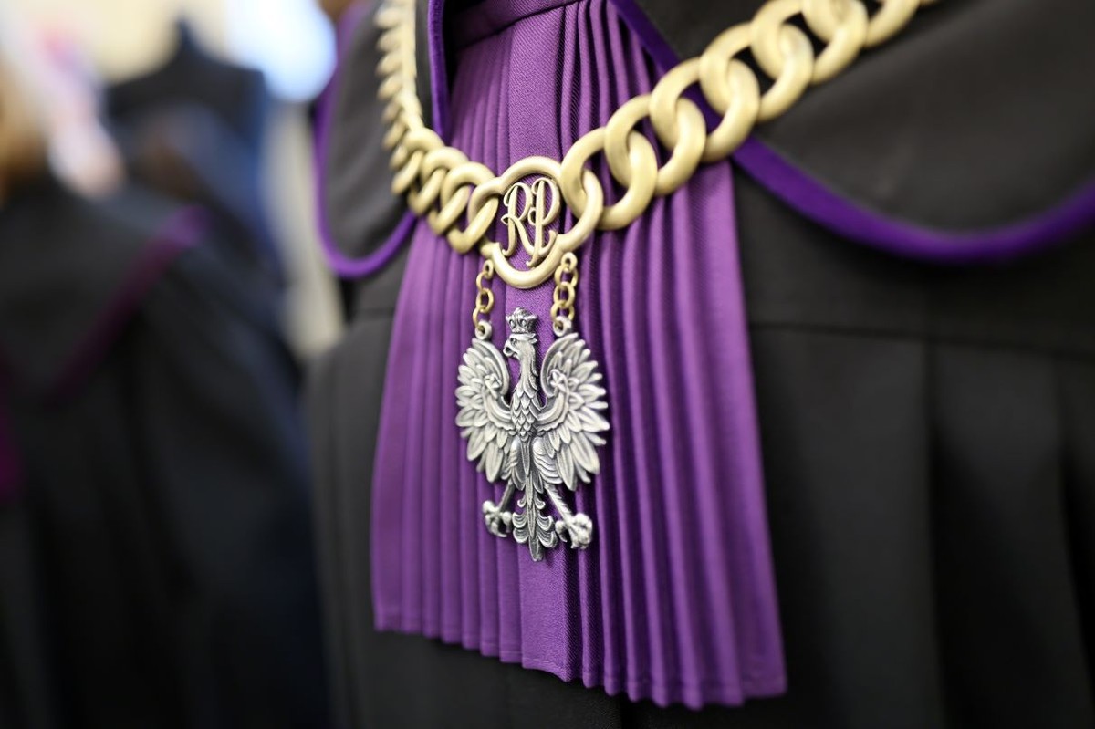 Czy taki pozew pracownika to bezczelność? Zwolniona bo dzień w dzień spóźniała się 30 minut do 1 h do pracy. Tylko 3 dni pracowała 8 godzin