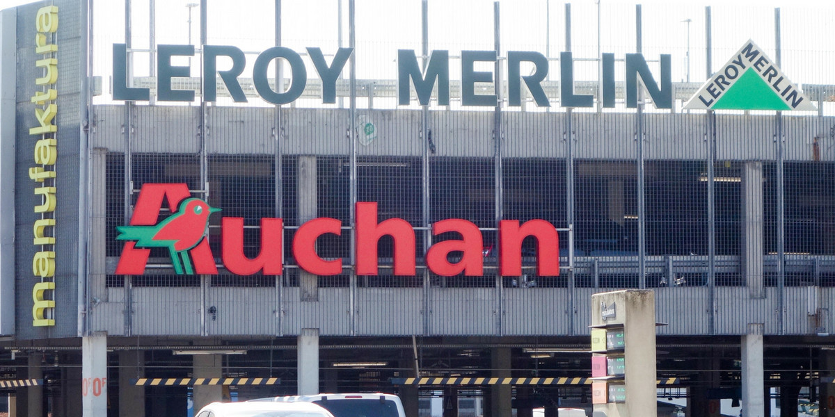 Hipermarkety Leroy Merlin i Auchan nie wycofały się ze sprzedaży na terenie Rosji. Okazuje się, że ich produkty trafiają na wojnę.