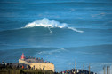 Gigantyczne fale w Nazare, w Portugalii