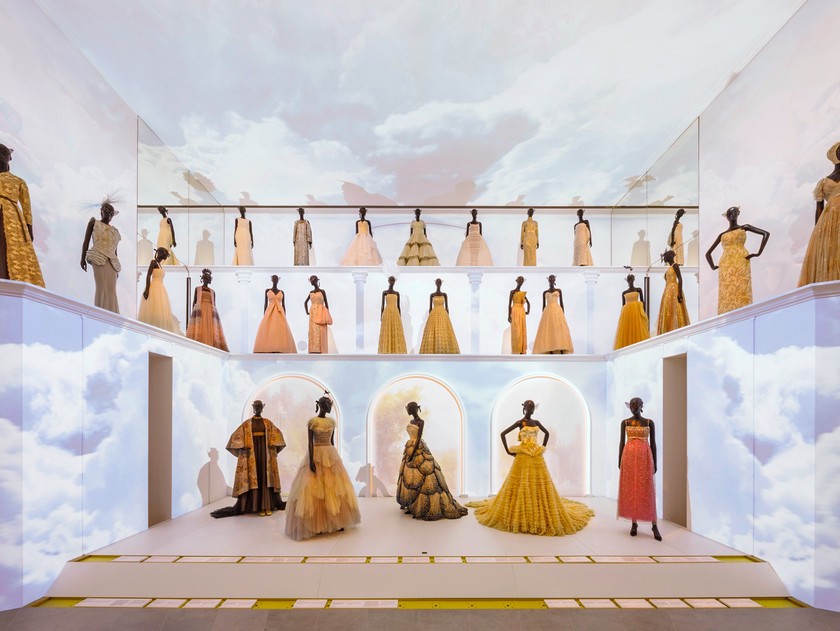 MODEMUSEUM Ein Rundgang durch die Galerie Dior ist eine Zeitreise durch fast einhundert Jahre Modegeschichte.
