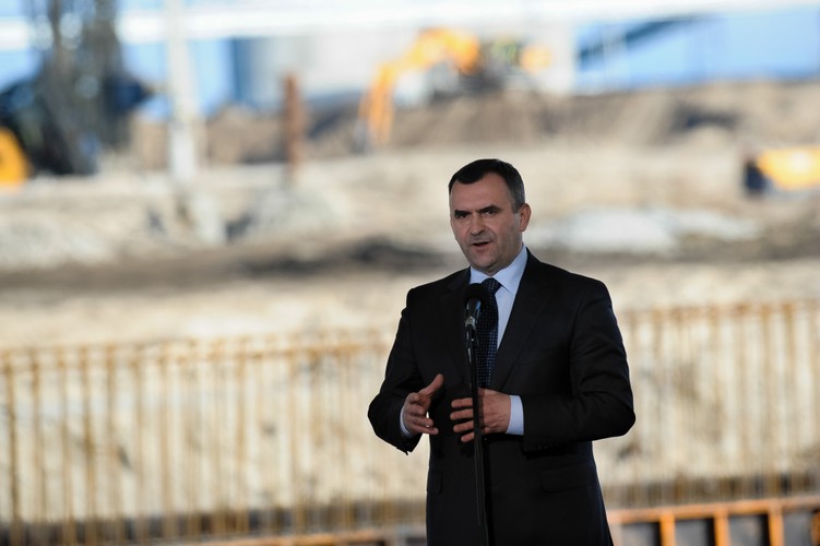 Włodzimierz Karpiński: Ja to mam problem Burego, którego mogę wyj***ć w kosmos […].

Zdzisław Gawlik: Nie zrobisz tego, nie dasz rady. Nie będziesz się przecież kopał ze wszystkimi. Chyba że jakoś załatwisz, że komisja będzie jakoś funkcjonowała.



Włodzimierz Karpiński: 