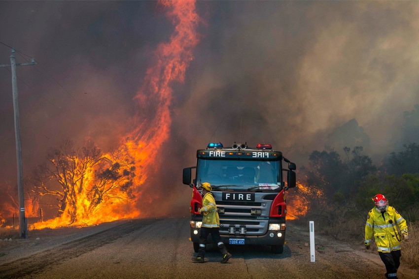 Vatrogasci pokušavaju da stave požare pod kontrolu