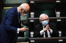 PiS skazany na Konfederację? NOWY SONDAŻ