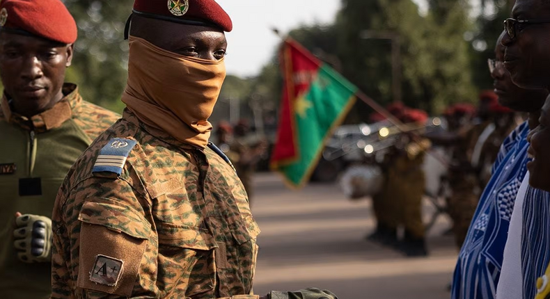 Le capitaine Ibrahim Traoré, chef de la junte burkinabè, à Ouagadougou, le 15 octobre 2022, lors du 35e anniversaire de l’assassinat de Thomas Sankara. © Olympia de Maismont / AFP.