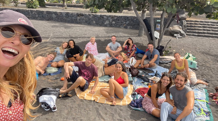 Wspólne wyjście na plaży z mieszkańcami na Teneryfie 