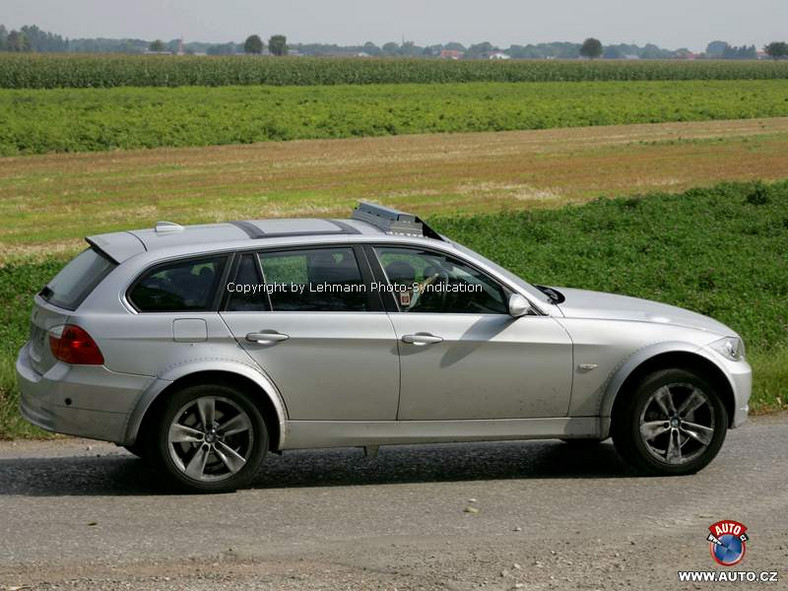 Zdjęcia szpiegowskie: Pod płaszczykiem małego kombi ukrywa się BMW X4 Crossover Coupe