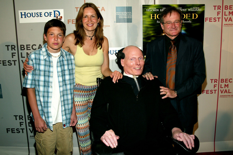 Will, Dana i Christopher Reeve w towarzystwie Robina Williamsa (2004 r.)