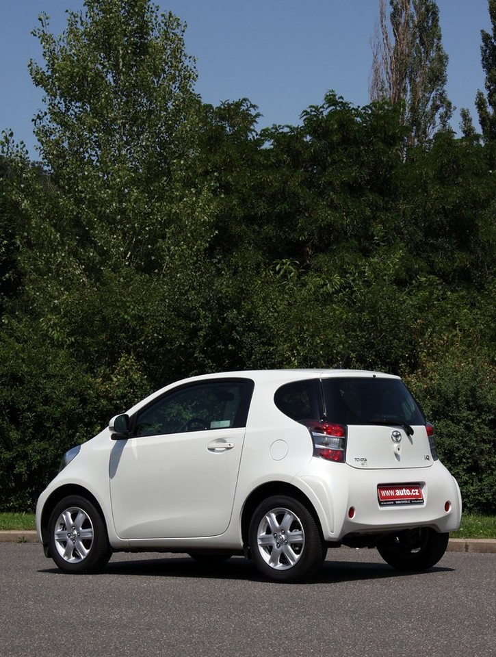 Test: Toyota iQ 1,0 (50 kW) – Má pod čepicí