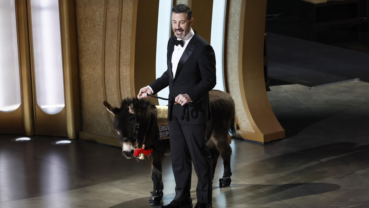 Oscary 2023. Jimmy Kimmel wyszedł na scenę z osiołkiem. PETA reaguje