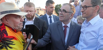 Co za spotkanie?! Kononowicz i Morawiecki w jednym miejscu! Gwiazda gimbazowego internetu zrobiła „wywiad” z ważnym politykiem PiS