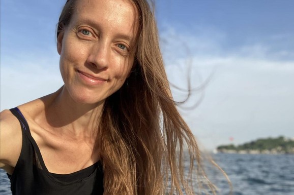 (VIDEO) NOVINARKA OTETA NA ULICI Osvanuo strašan snimak otmice USRED BELA DANA! Amerika traži hitno oslobađanje: "Bila je upozorena na pretnje!"