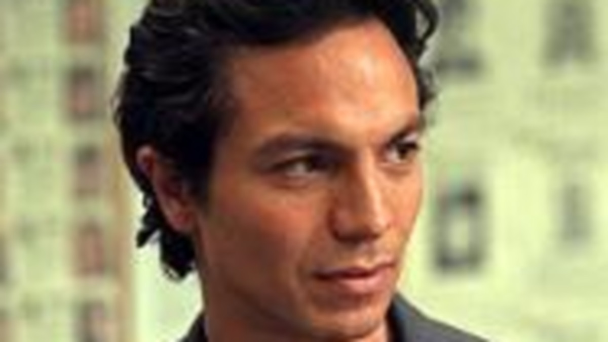 Benjamin Bratt twierdzi, że rola w serialu telewizyjnym zapewniła mu nieprzemijającą wyrozumiałość stróżów prawa.