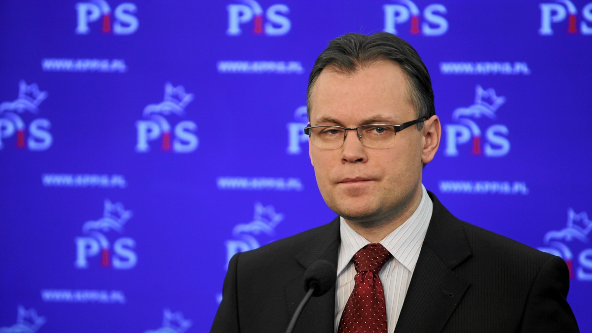 Poseł PiS Arkadiusz Mularczyk zwrócił się do Prokuratora Generalnego Andrzeja Seremeta z prośbą o objęcie osobistym nadzorem śledztwa. W liście przesłanym PAP poseł zaznacza, że Lepper jako były wicepremier miał dostęp do wielu niejawnych informacji, był też ważnym świadkiem w sprawach prokuratorskich i sądowych.