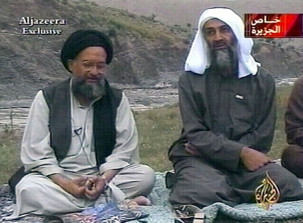 Osama bin Laden i jego zastępca Ayman al- Zawahiri sfilmowanie przez telewizję Al-Jazeera w kwietniu 2002 roku. Fot. Bloomberg