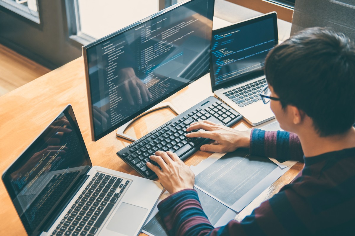 AI wypiera programistów. Polska branża IT już to odczuwa