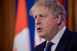 Boris Johnson: Putin może użyć na Ukrainie broni chemicznej