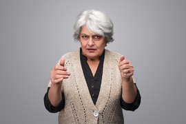 "Moja snaja SPAVA DO PODNEVA, a onda gleda rijalitije i OGOVARA ME KOD FAMILIJE": Svekrva Mara odlučila da je RASKRINKA pomoću KAMERE