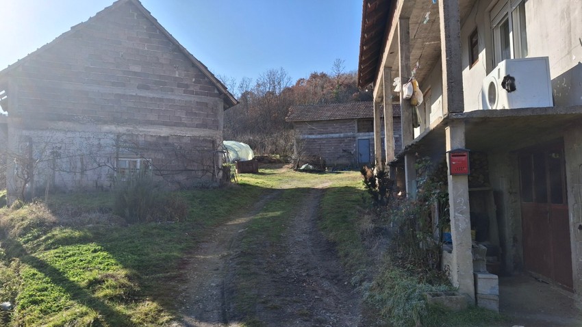 Kuća kod Merošine gde je mladić napao sekirom komšije