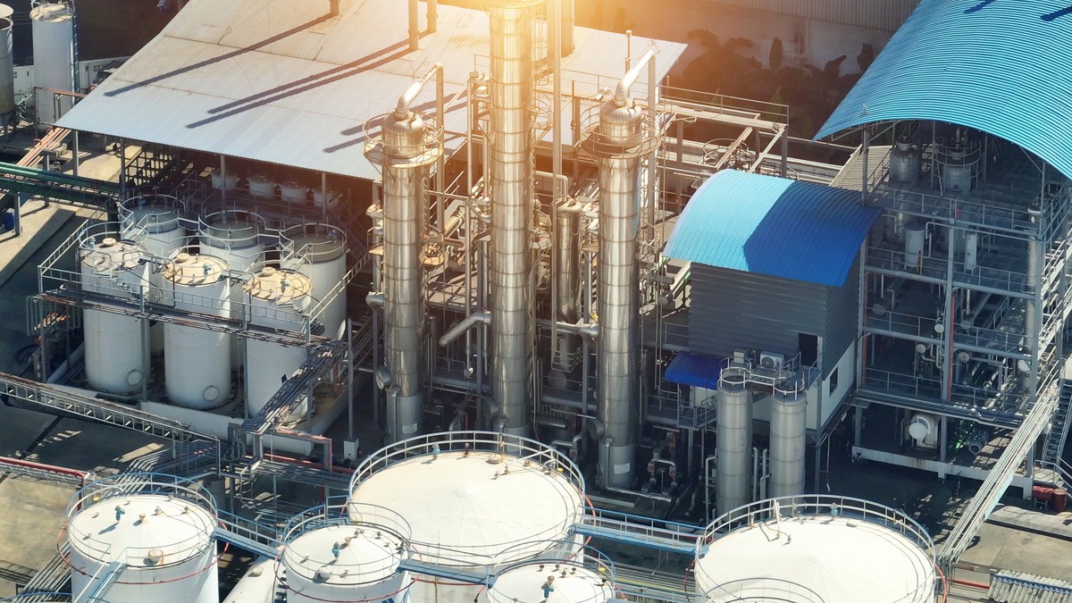 Biopaliwa mogą się przydać w dekarbonizacji. Najpierw jednak muszą być dostępne cenowo