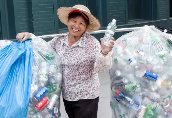 Chiny walczą z plastikiem. Do 2025 roku znikną jednorazowe foliówki i słomki