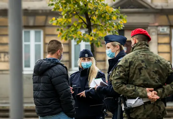 Godziny policyjne dla niezaszczepionych? Kontrowersyjny pomysł doradcy premiera