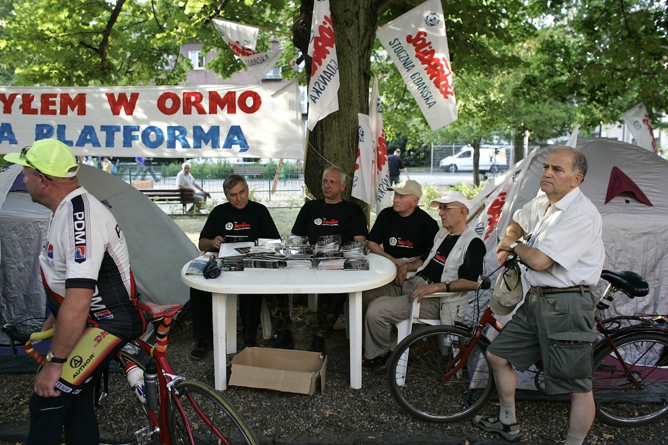 SOPOT STOCZNIOWCY PIKIETUJĄ POD DOMEM PREMEIRA TUSKA