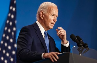 Joe Biden popełnia polityczne gafy i ma problemy z pamięcią. Czy Demokraci mają alternatywnego kandydata na prezydenta USA?